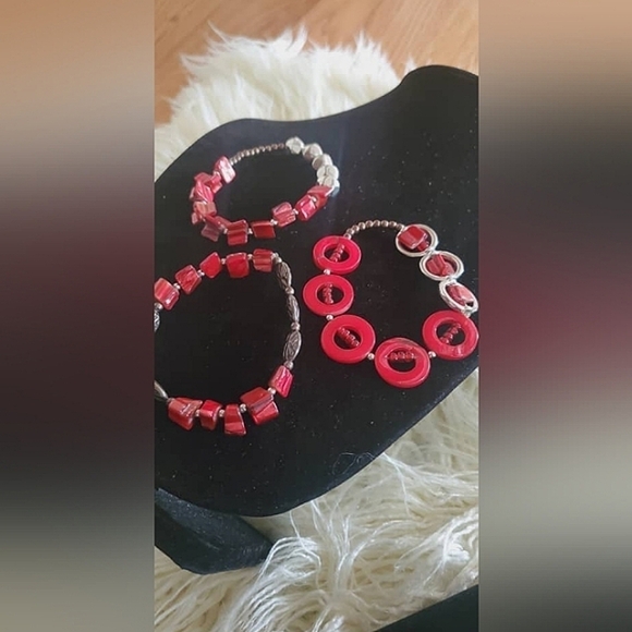 Red coral silver tones beaded Fashion Bracelet Set of 3.🌴 - Picture 1 of 6